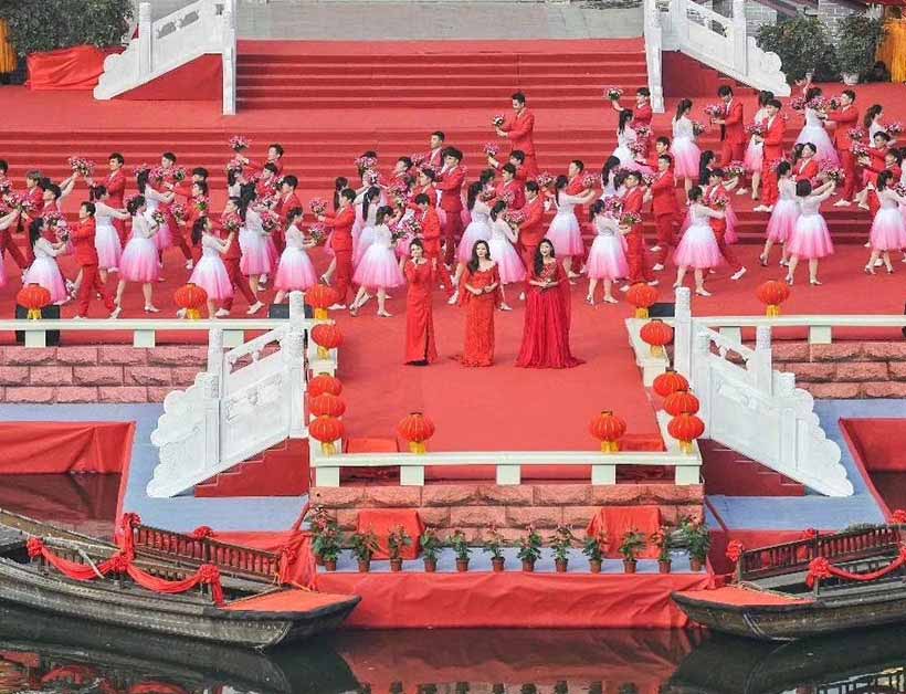 央視唱響新時(shí)代，走進(jìn)臺(tái)兒莊雙層水上舞臺(tái)